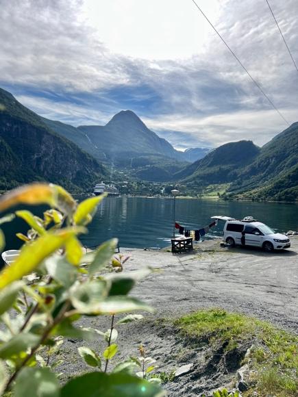 VW Caddy Camping am Geirangerfjord.