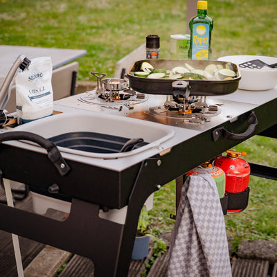 Mood picture: Camping kitchen is used for barbecuing in the garden.