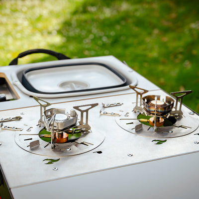 Produktfoto: Zweiteiliges Gaskocher-Element der Campingküche.